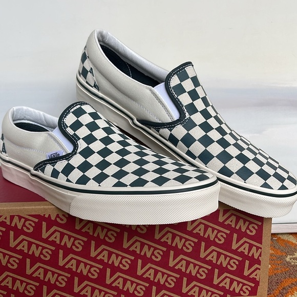 Vans Men’s Classic Slip-On
Checkerboard Green/True White 
VN000BVZBGN
Sneakers - Picture 5 of 16